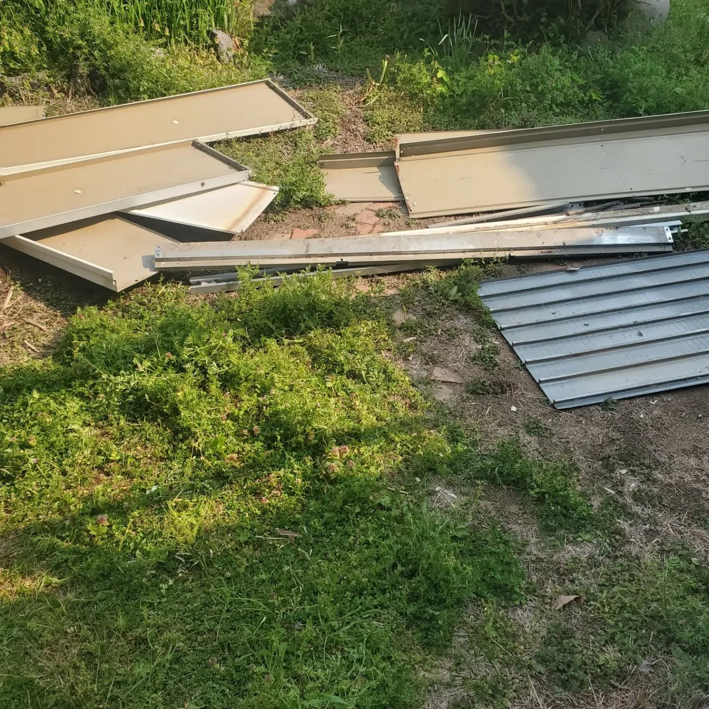 奈良県生駒市にて、【古くなった物置、まるごと解体＆撤去】の作...